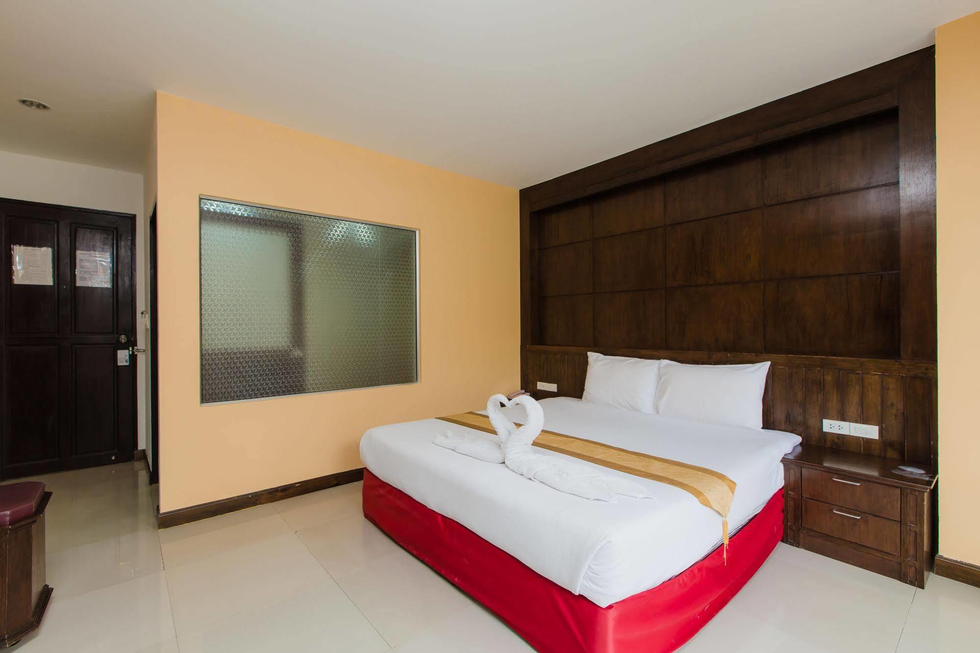 Thai Siam Patong Экстерьер фото